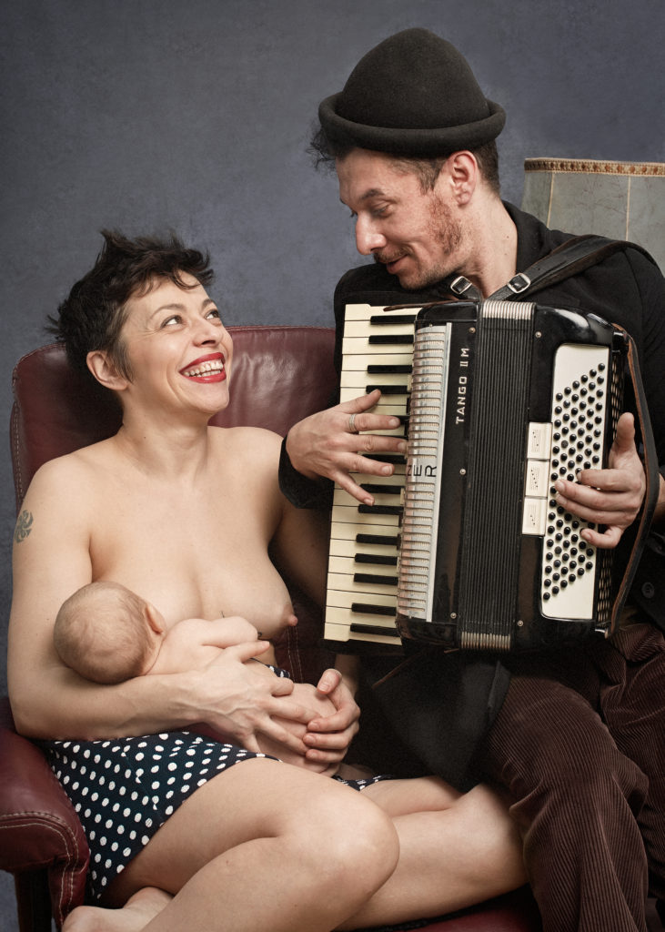 Séance famille allaitement berck. Dans un style rétro