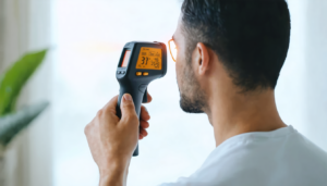 découvrez tout sur les thermomètres infrarouges : leur fonctionnement, leurs avantages, leurs limites, et un guide pratique pour bien choisir l'appareil adapté à vos besoins.